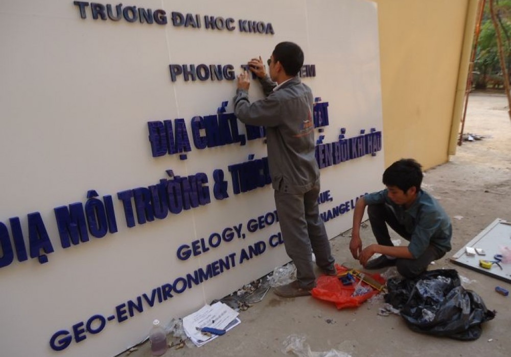 Thi công biển quảng cáo