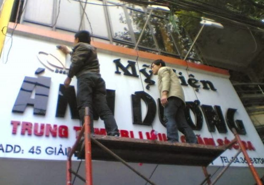 Thi công biển quảng cáo
